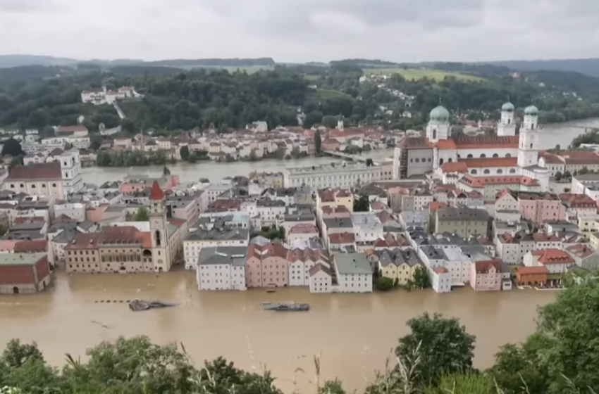  [ВИДЕО] Градовите во Германија сè уште под вода, пет лица загинаа