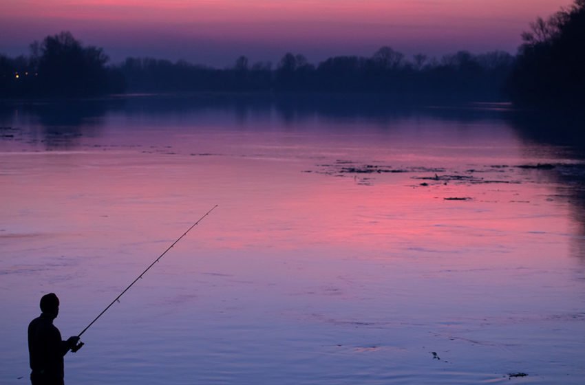  Ужасен улов во Вардар: Рибар од Тетово наместо риба извлекол торба со мини