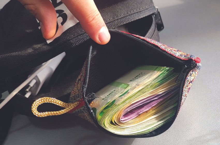  ЗАПЛЕНЕТИ РАЧНИ ЧАСОВНИЦИ ROLEX, МОБИЛНИ ТЕЛЕФОНИ I PHONE 16 ДЕВИЗИ,ЛЕКОВИ И ДРУГО