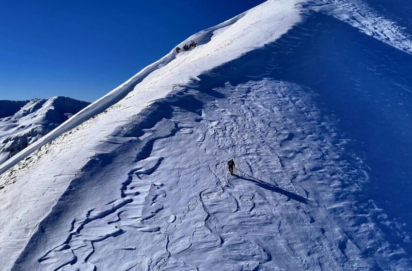  „Зимски магичен поглед: Врвот Стрижак од Дрон“