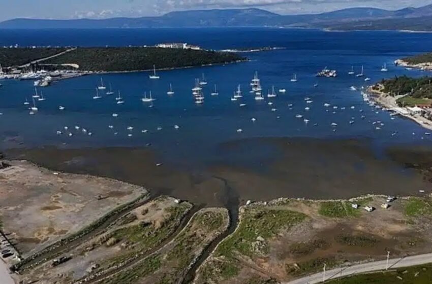  Морето во Турција се повлече повеќе од 200 метри, граѓаните стравуваат дека тоа е поради земјотресот