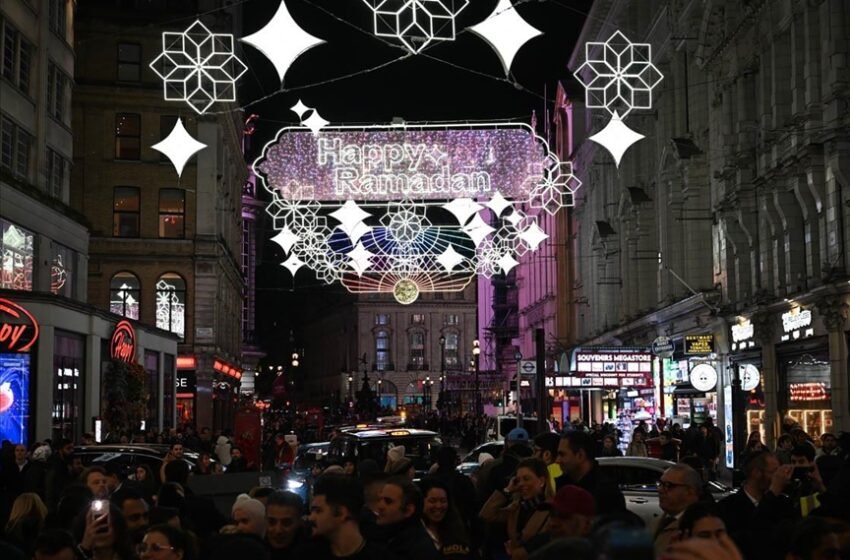  Познатата лондонска улица Ковентри по трет пат украсена за Рамазан