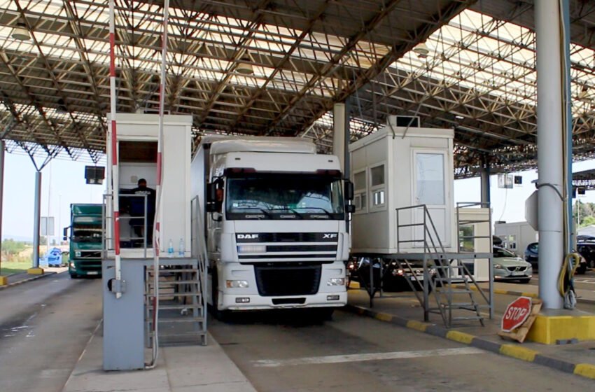  Царина со засилени контроли на лиценците во меѓународниот патен сообраќај – за една недела предкривични постапки за три случаи, а вратени назад и 69 камиони поради несоодветен сертификат за возач