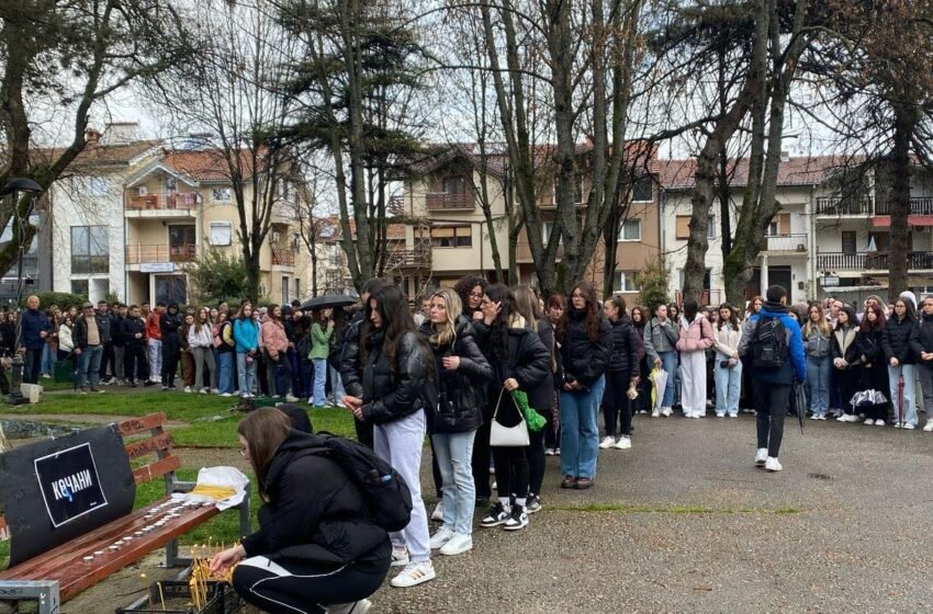  Стружани оддадоа почит на жртвите од пожарот во Кочани