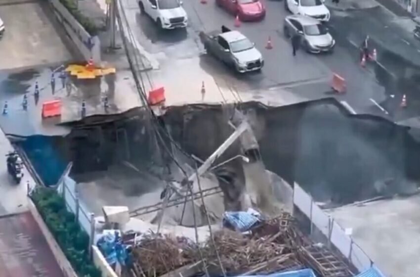 ВИДЕО: Огромна дупка се отвори на пат во Бангкок