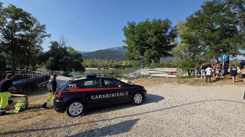  Во Италија откриена најголема нелегална фабрика за цигари