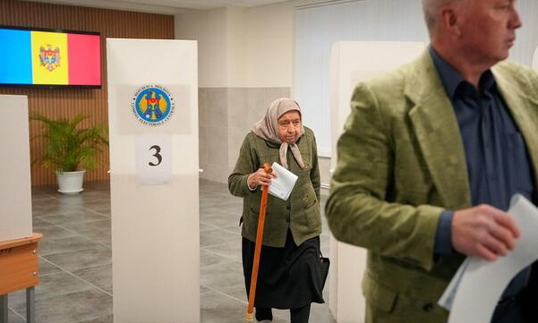  Пристигнаа првите резултати од гласањето: Еве кој засега има предност на изборите во Молдавија