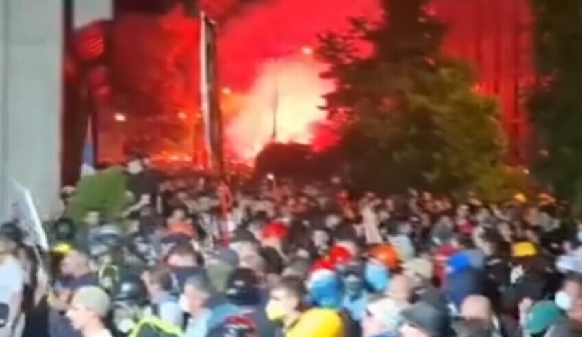  ВИДЕО: Инциденти на масовниот протест во Нови Сад