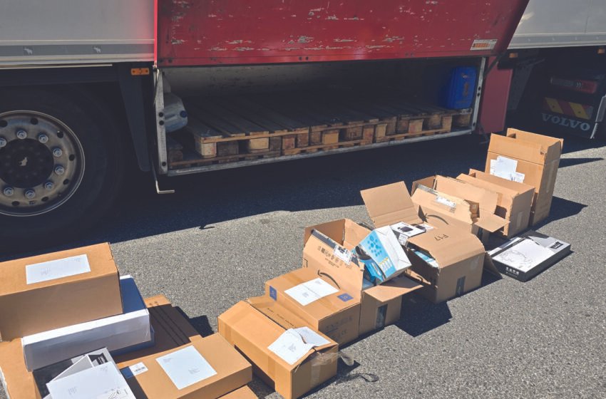  Царинска управа: запленета дрога, цигари, суплементи, парфеми и алкохол на граница и во внатрешноста