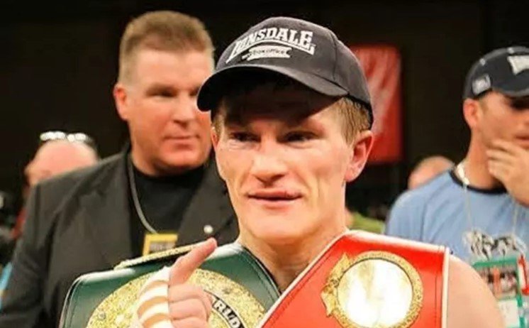  На 46-години почина легендарниот боксер Рики Хатон