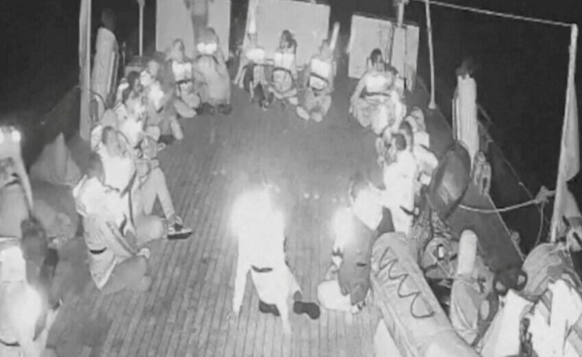  ВИДЕО: Израел изврши упад на бродовите со хуманитарна помош за Газа