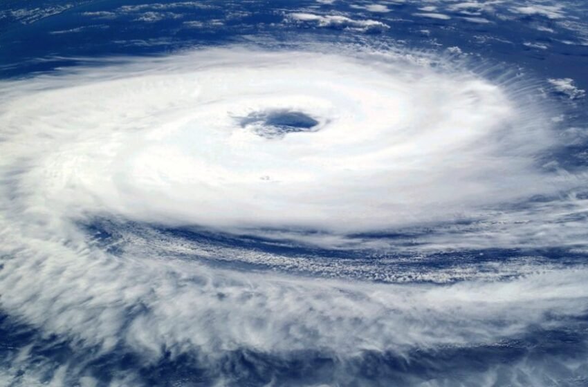  Тропската бура Џери се засилува над централниот Атлантик