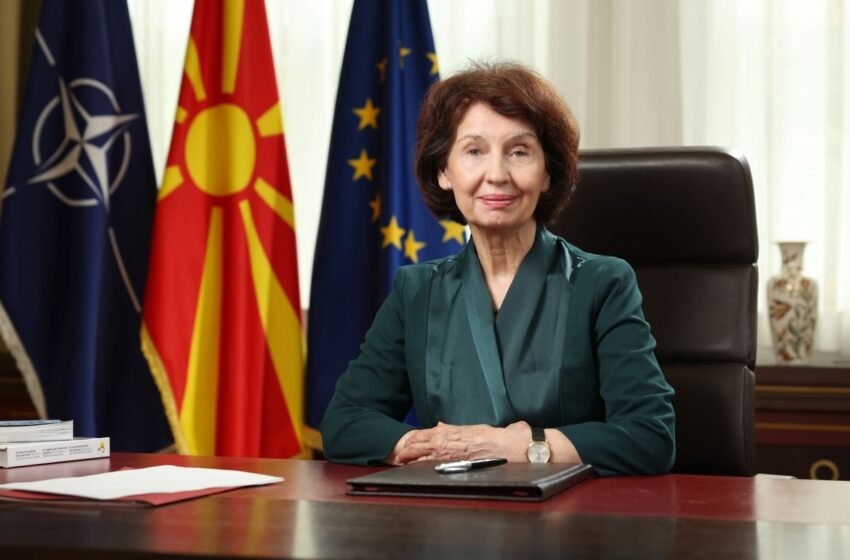  Честитка од претседателката Сиљановска – Давкова по повод 11 Октомври – Денот на народното востание