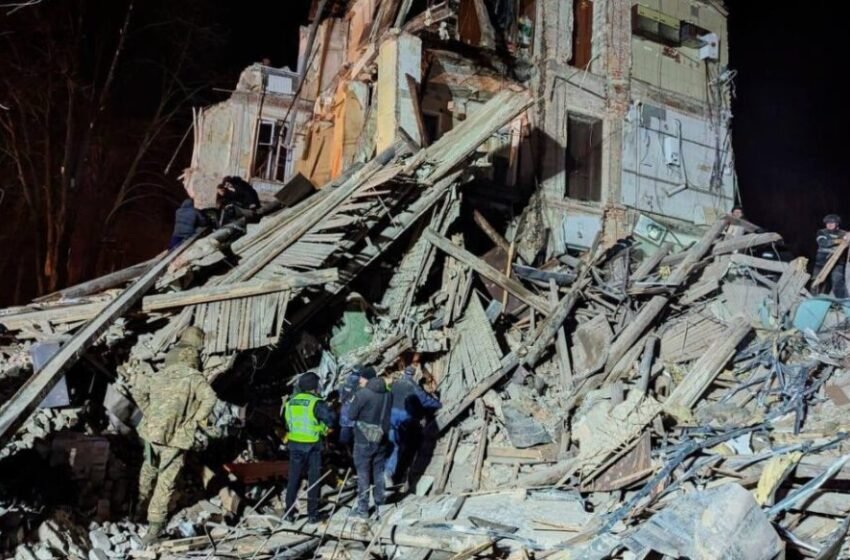  Оштетени електрични постројки во Украина, 50.000 домаќинства без електрична енергија