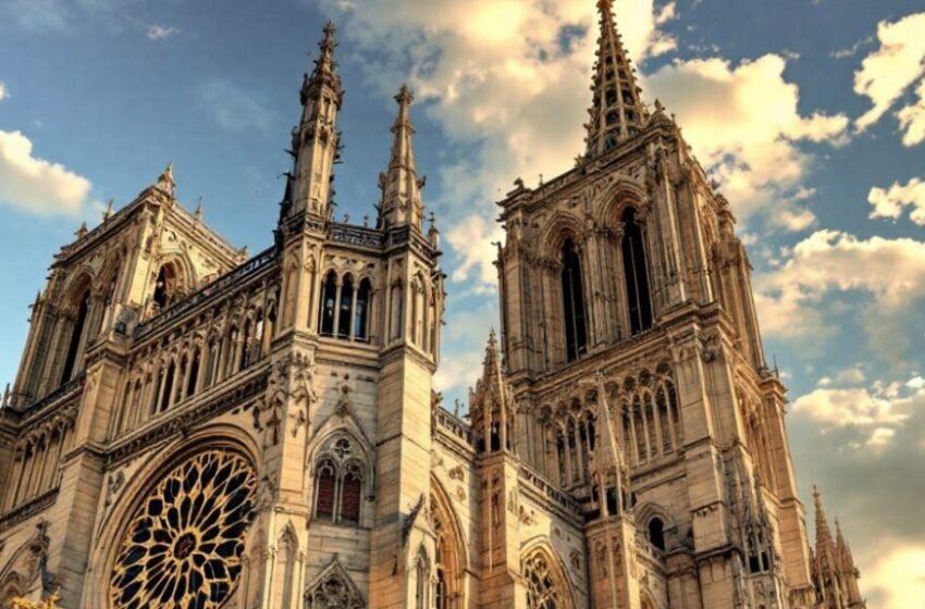  Нотр Дам во Париз: Во катедралата е откриено писмо со предупредување за напад