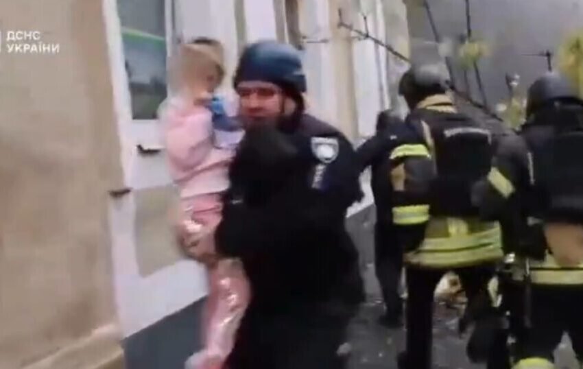  Русите со дрон нападнаа градинка во Харков, се огласи Зеленски