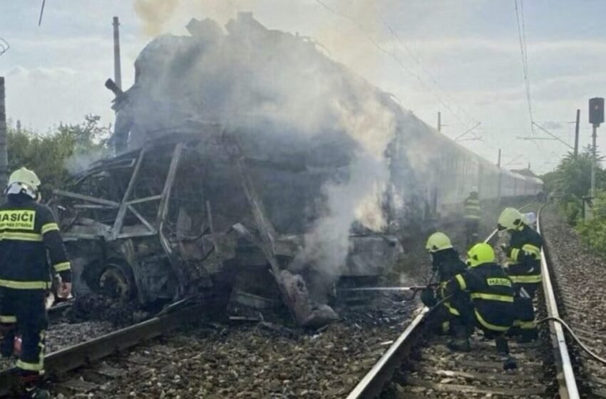  Хеликоптери испратени кај несреќата со возови во Словачка!