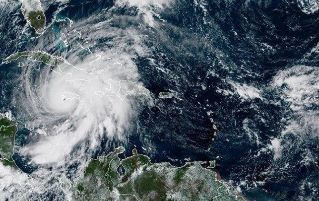  ВИДЕО: Силниот ураган кој ја погоди Јамајка оди кон Куба