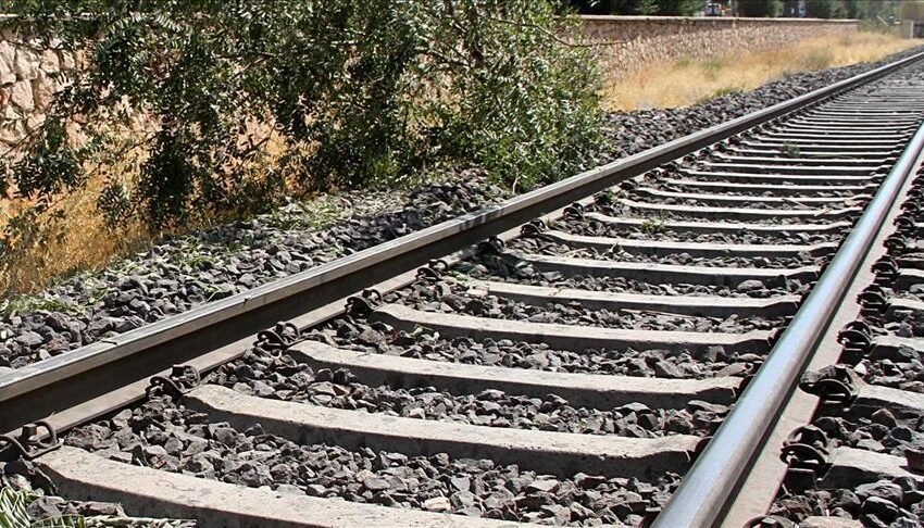  Најмалку осум лица загинаа во железничка несреќа во Индија