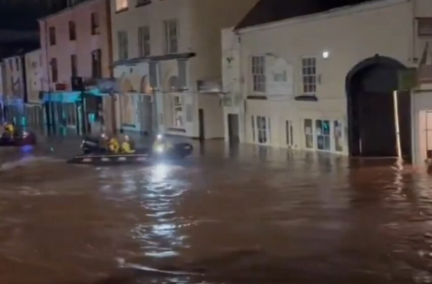  ВИДЕО Бурата Клаудија ги поплави Велика Британија и Ирска, многумина останаа без струја