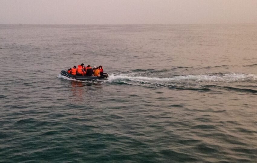  Најмалку 62 мигранти спасени од морето во близина на Крит