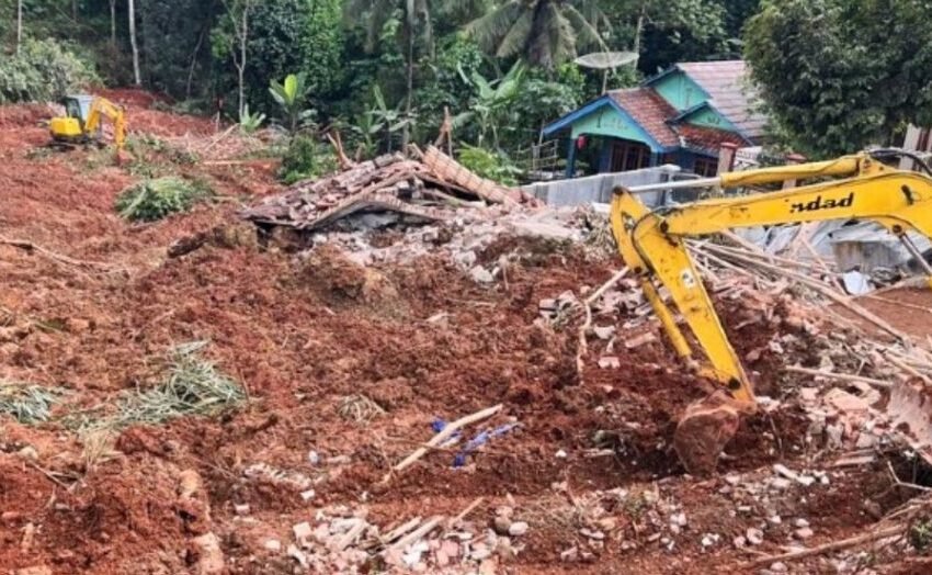  Над 900 жртви во поплавите во Индонезија