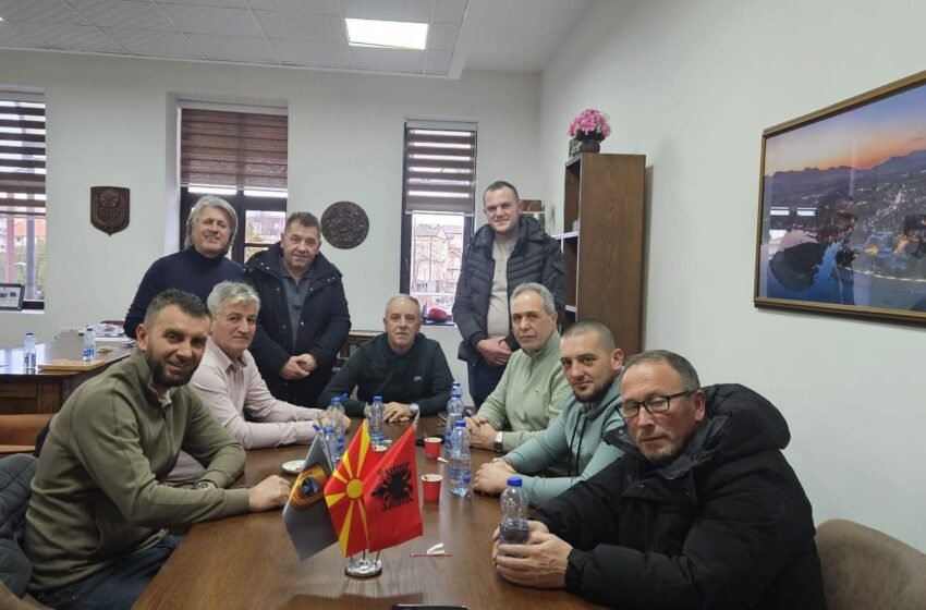  Градоначалникот Менди Ќура на средба со месната заедница на Лабуништа: Фокус на реалните потреби на граѓаните