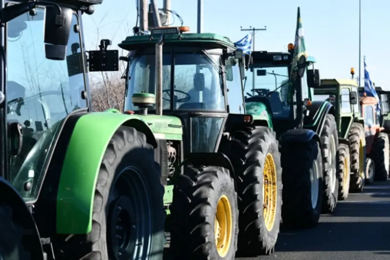  Грчките земјоделци со 48-часовна блокада: Евзони се затвора во 17 часот!