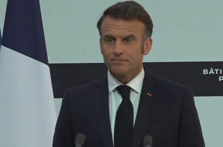  Макрон бара итно носење на законот за забрана на социјални мрежи за деца под 15 години