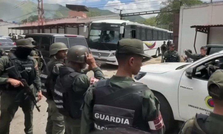  Експлозии во главниот град на Венецуела: Погодени клучни касарни, Колумбија бара итен состанок на Советот за безбедност на ОН