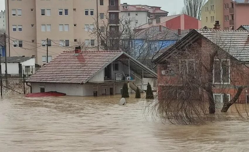  ВИДЕО: Поплави во неколку региони во Косово