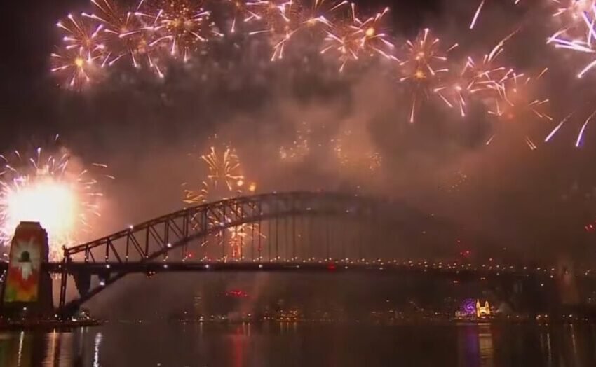  ВИДЕО Новата година стигна во Австралија со спектакуларен огномет во Сиднеј