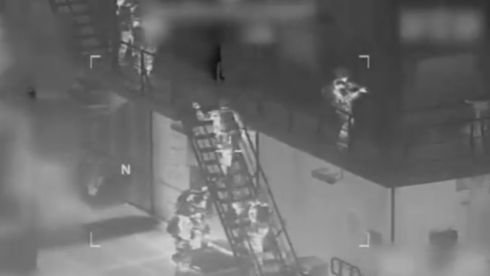  Погледнете како специјалци на САД запленија танкер со нафта од Венецуела кој пловел под руско знаме