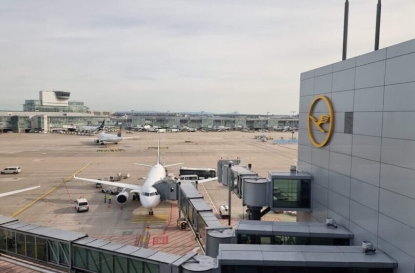  Колапс на аеродромот во Берлин: Штрајк приземји 445 летови