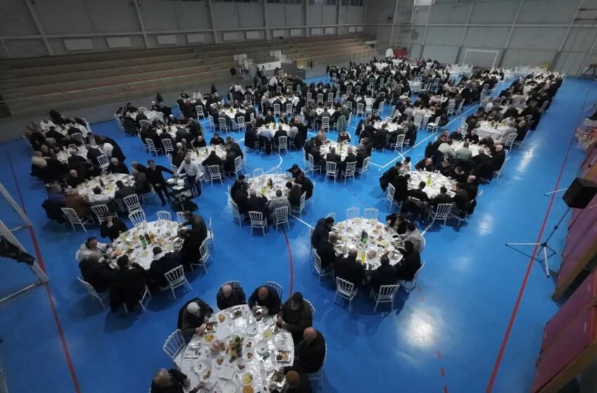  Лабуништа повторно обединета на голем заеднички ифтар во спортската сала