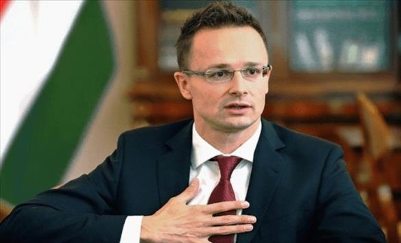  Унгарија нема да подлегне на притисокот од Украина за купување поскапа нафта