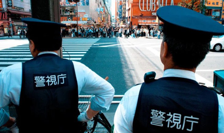  Вработен во зоолошка градина во Јапонија го фрлил телото на сопругата во печка за животни