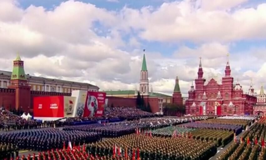  Москва без тенкови на парадата: Калас смета дека тоа говори многу за состојбата на војната