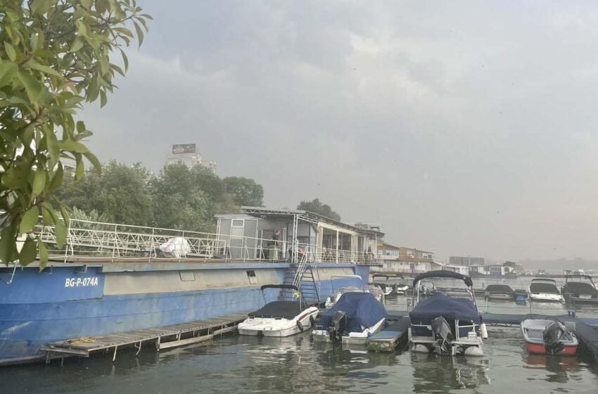  СИЛНО НЕВРЕМЕ ВО СРБИЈА: Суперќелиска бура прави хаос, громови предизвикаа пожари