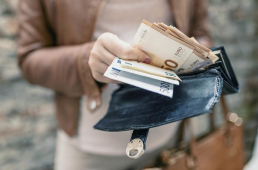  Што ќе се случи со старите евра кога новите ќе влезат во оптек? Еве дали ќе останете без нив