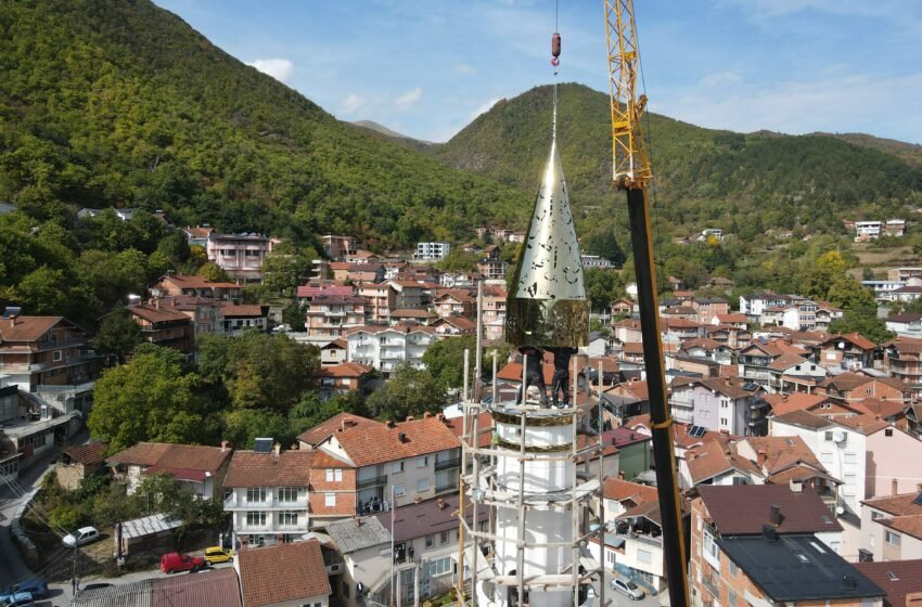  Поставена конструкцијата на врвот на минарето на Горна Џамија во Лабуништа